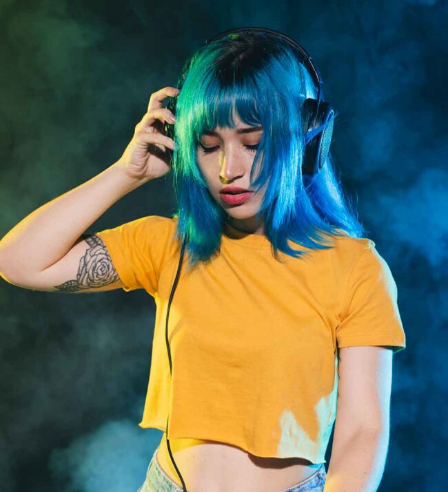 beautiful-female-dj-with-headphones